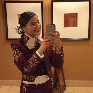 Meet your Posher, Leslie